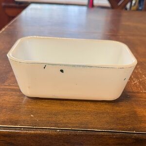Small Pyrex loaf dish 502-b does show wear otherwise in used condition